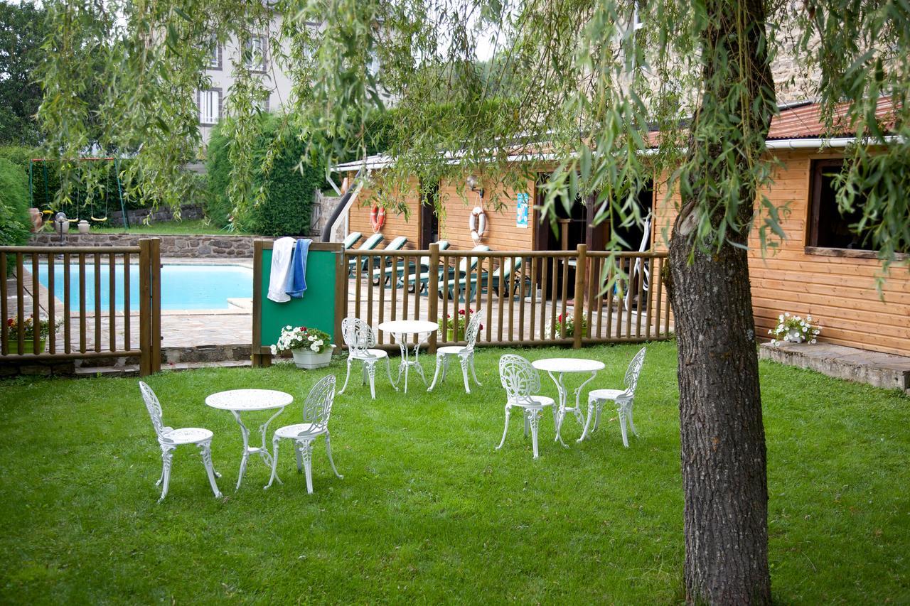 Logis Hotel Le Petit Breuil La Courtine Exterior photo